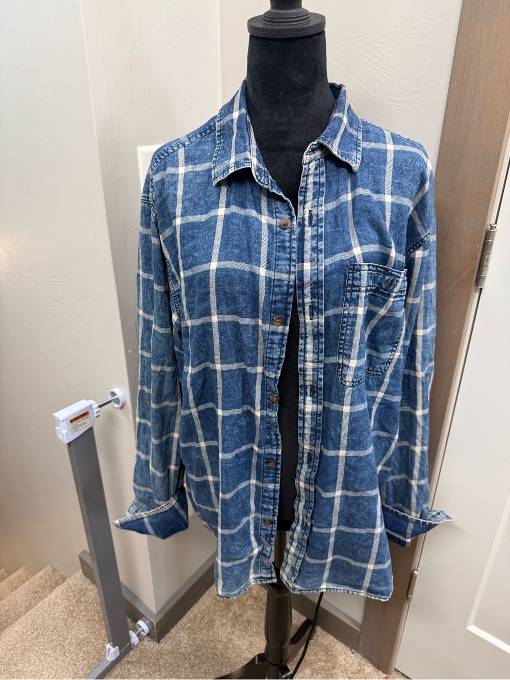 Old Navy Women's Oversized Boyfriend Button Down Denim Shirt Windowpane Plaid M